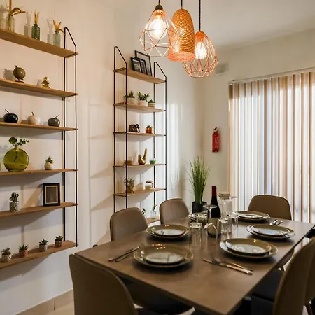 Διαμέρισμα Stylish 3br - Sleeps 6 - 10 Minutes Walk To Malta International Airport *