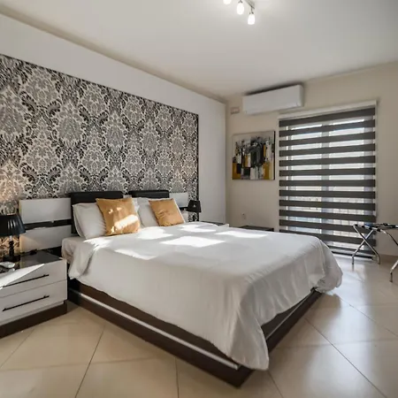 Stylish 3br - Sleeps 6 - 10 Minutes Walk To Malta International Airport Διαμέρισμα *