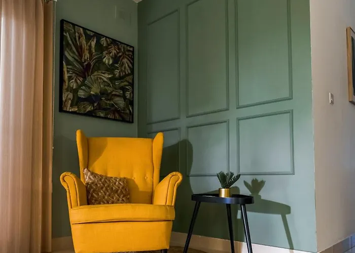 Stylish 3br - Sleeps 6 - 10 Minutes Walk To Malta International Airport Διαμέρισμα