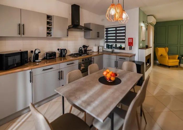 Διαμέρισμα Stylish 3br - Sleeps 6 - 10 Minutes Walk To Malta International Airport Luqa