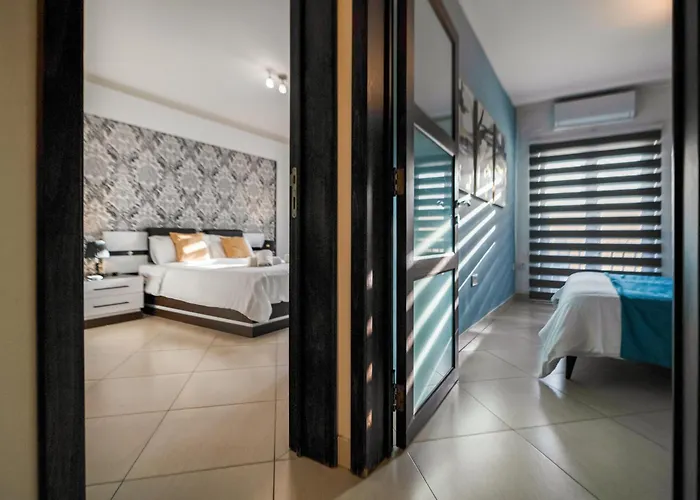 Διαμέρισμα Stylish 3br - Sleeps 6 - 10 Minutes Walk To Malta International Airport Luqa
