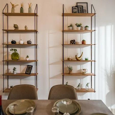 Stylish 3br - Sleeps 6 - 10 Minutes Walk To Malta International Airport Lejlighed *