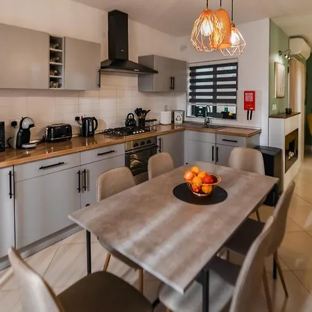 Apartament Stylish 3br - Sleeps 6 - 10 Minutes Walk To Malta International Airport Luqa