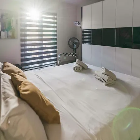 Stylish 3br - Sleeps 6 - 10 Minutes Walk To Malta International Airport Apartament *