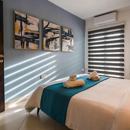 Stylish 3br - Sleeps 6 - 10 Minutes Walk To Malta International Airport