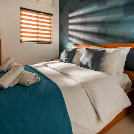 Stylish 3br - Sleeps 6 - 10 Minutes Walk To Malta International Airport