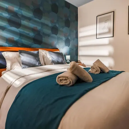 Lejlighed Stylish 3br - Sleeps 6 - 10 Minutes Walk To Malta International Airport Luqa