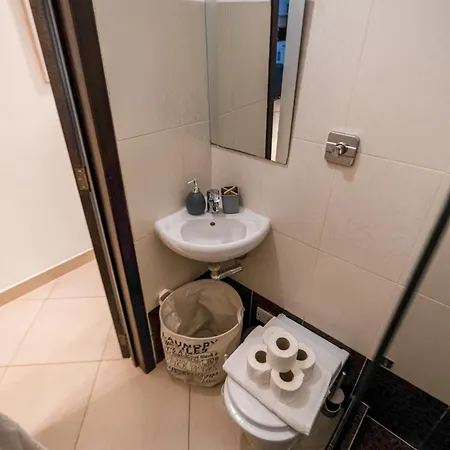 Lejlighed Stylish 3br - Sleeps 6 - 10 Minutes Walk To Malta International Airport *