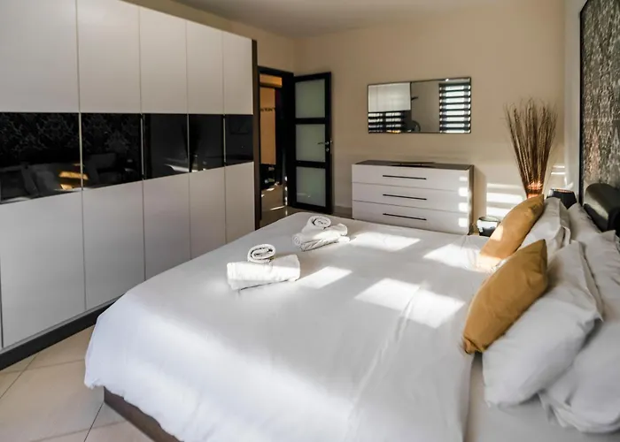 Apartament Stylish 3br - Sleeps 6 - 10 Minutes Walk To Malta International Airport