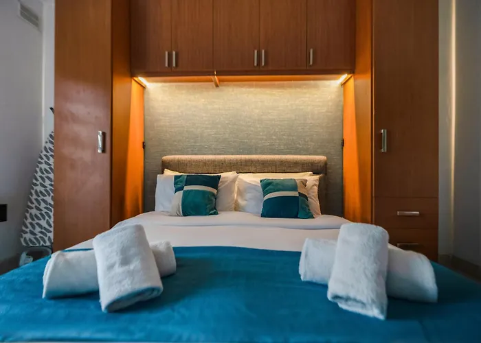 Lejlighed Stylish 3br - Sleeps 6 - 10 Minutes Walk To Malta International Airport Luqa