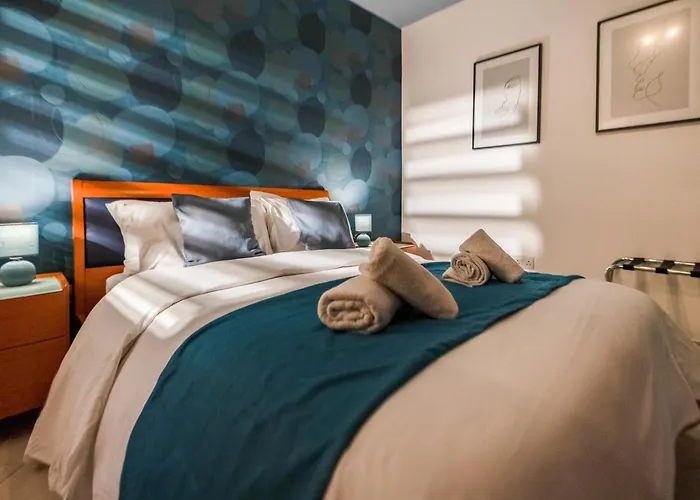 Apartment Stylish 3br - Sleeps 6 - 10 Minutes Walk To Malta International Airport Luqa