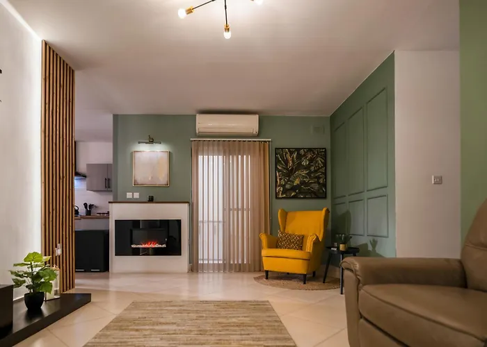Stylish 3br - Sleeps 6 - 10 Minutes Walk To Malta International Airport